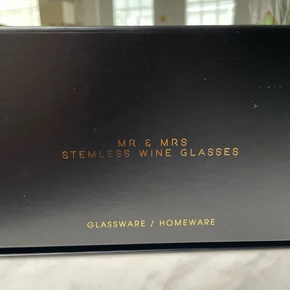 Gold 'Mr & Mrs' Stemless Wine Glasses